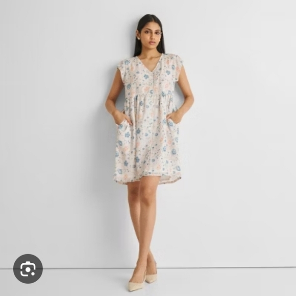 Reistor Dresses & Skirts - Reistor Cap Sleeved Short floral Dress Size L